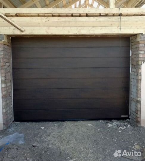 Секционные ворота