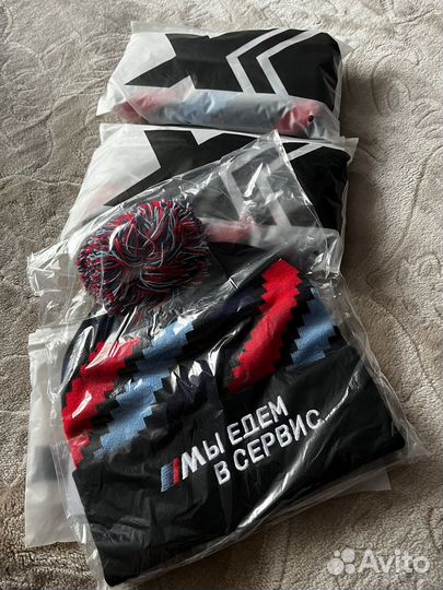 Шапка бмв мы едем в сервис