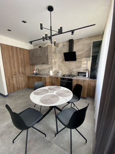 2-к. квартира, 60 м², 2/4 эт.