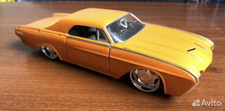 Коллекционная модель Ford Thunderbird (1963)