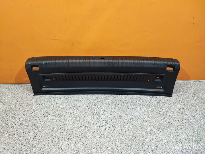 Накладка замка багажника Volkswagen Tiguan 5N1