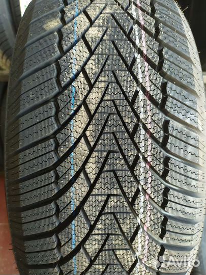 Roadmarch Winter XPro 888 235/50 R18 97V