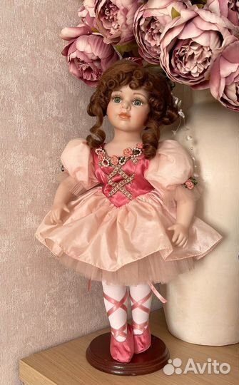 Фарфоровая кукла Leonardo Collection