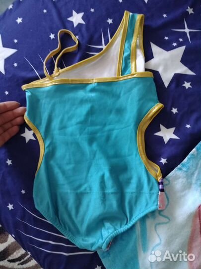 Купальник для девочки и полотенце