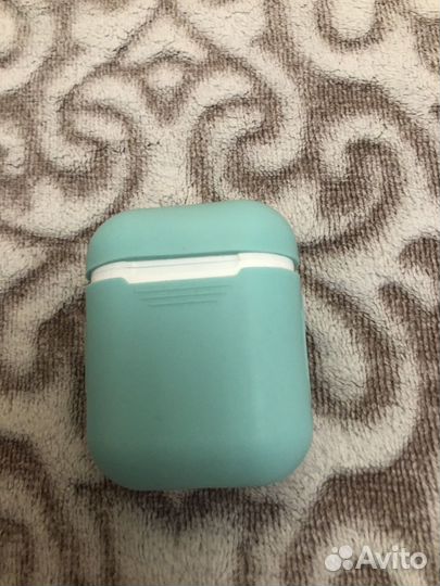 Airpods разные