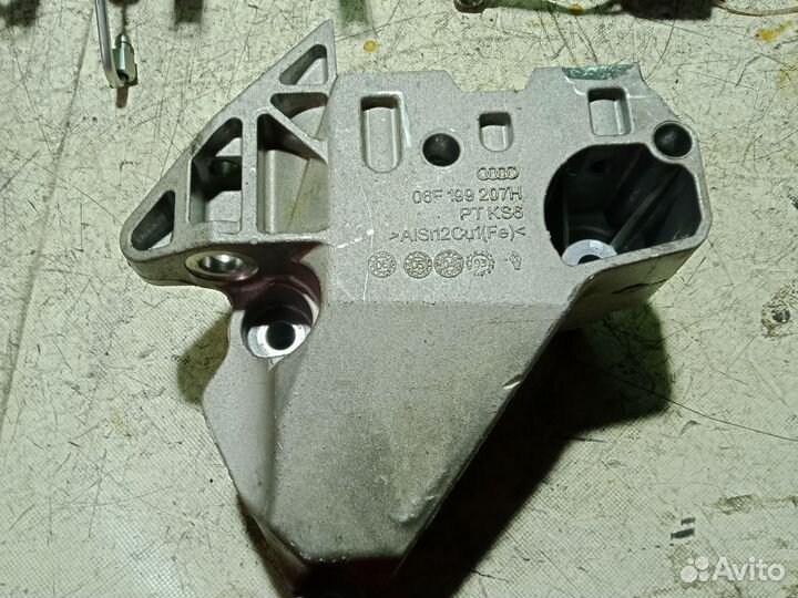 Кронштейн опоры двигателя Volkswagen Passat b6