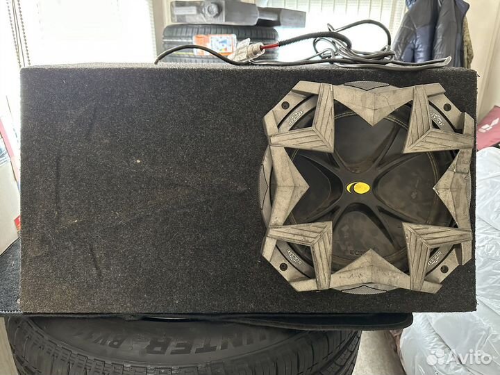 Сабвуфер kicker с усилителем Alpine