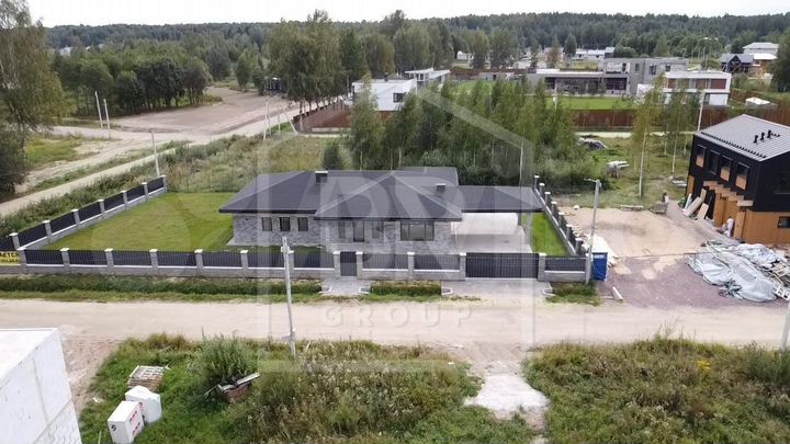 Дом 157,3 м² на участке 9,6 сот.