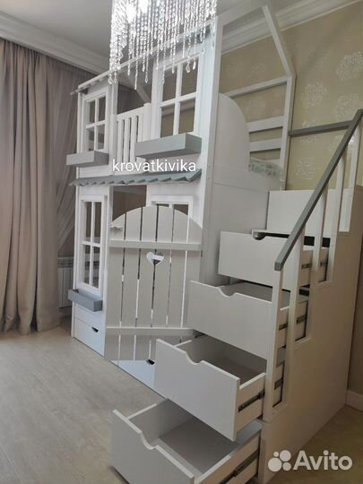 Детская двухъярусная кровать домик