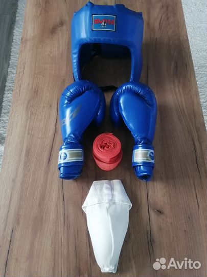 Боксёрские перчатки и экипировка для бокса