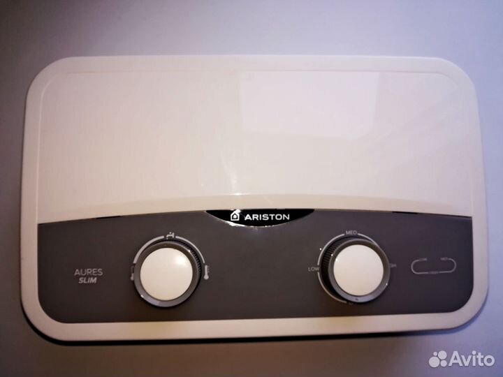 Водонагреватель проточный Ariston 5.5 квт