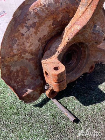 Кулак поворотный передний левый Mitsubishi Lancer