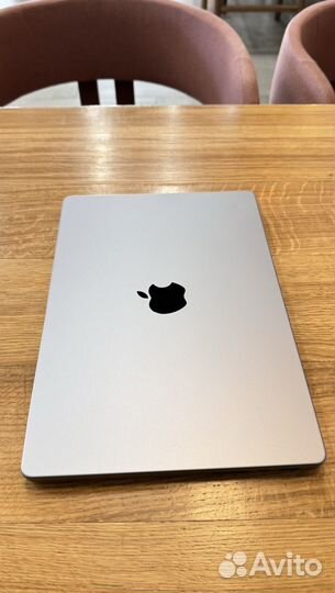 Macbook pro 14 m2 pro 16 512