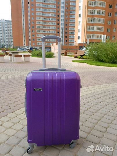 Чемодан пластик