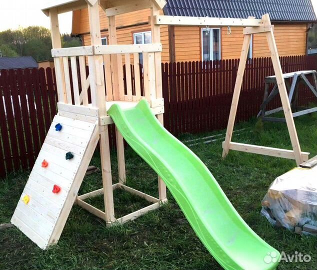 Детская игровая площадка со скалодромом