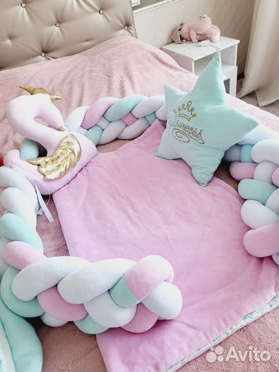 Комплект в детскую кроватку с бортиками