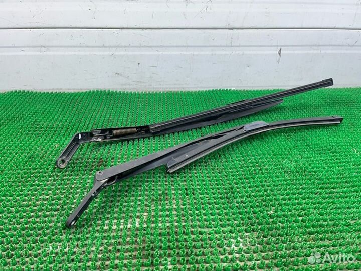 Поводок стеклоочистителя передний Лада 2111 1