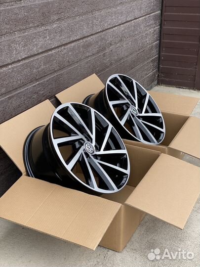 Диски r18 Golf GT черные с полировкой 5x112