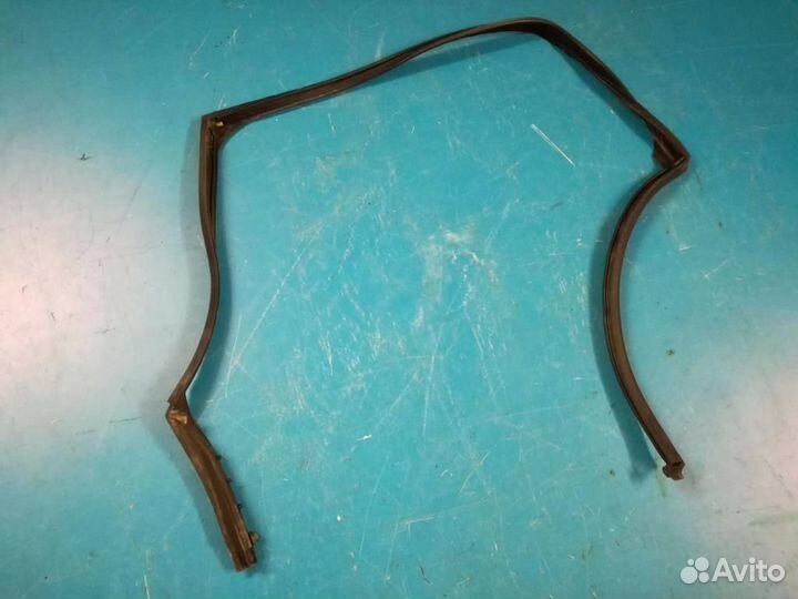 Уплотнитель стыка двери и каркаса крыши задний пр