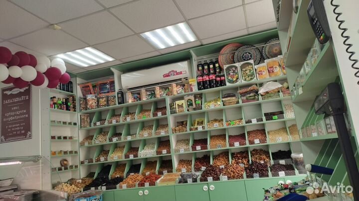 Продавец сухофрукты