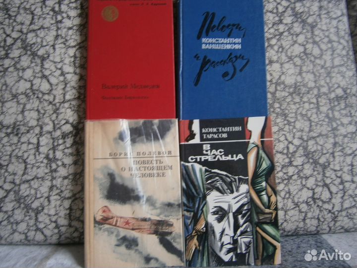 Книги разных жанров, в дорогу