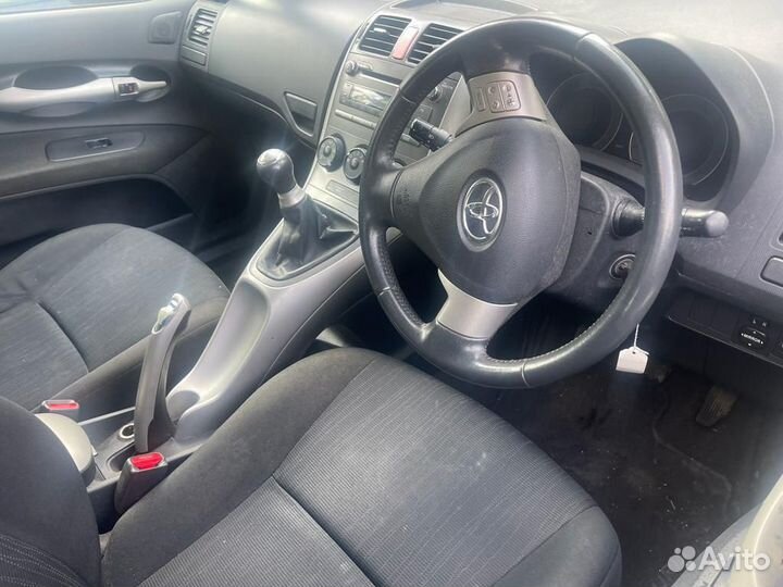 Фара галогенная правая передняя toyota auris E150