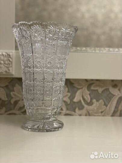 Большая хрустальная ваза