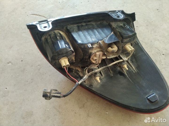 Фара задняя левая Митсубиси l200