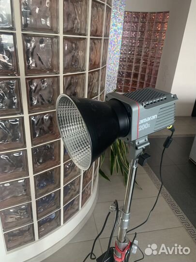 Студийный постоянный источник света Aputure Amaran