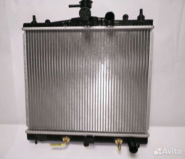 Радиатор охлаждения двигателя Nissan Note