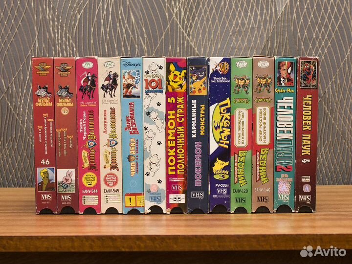 VHS-кассеты с кино- и мультфильмами