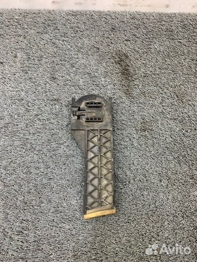 Кронштейн радиатора левый Mercedes W117 W156 W176