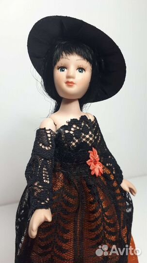 Кукла фарфоровая коллекционная