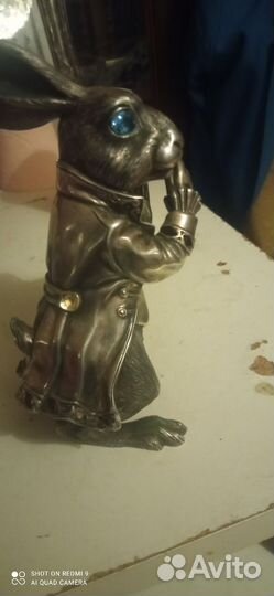 Кролик бронза глаза топаз