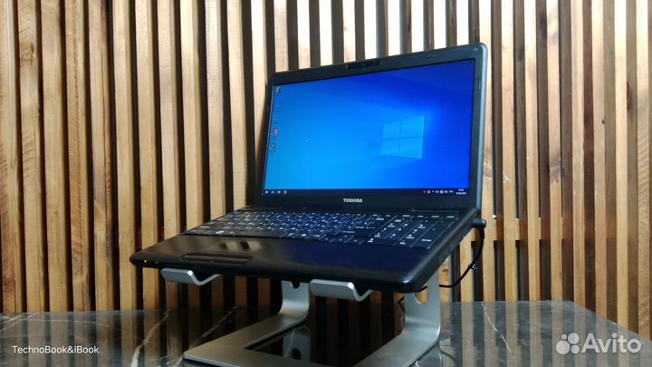 Ноутбук Toshiba Satellite C660 на Core I7