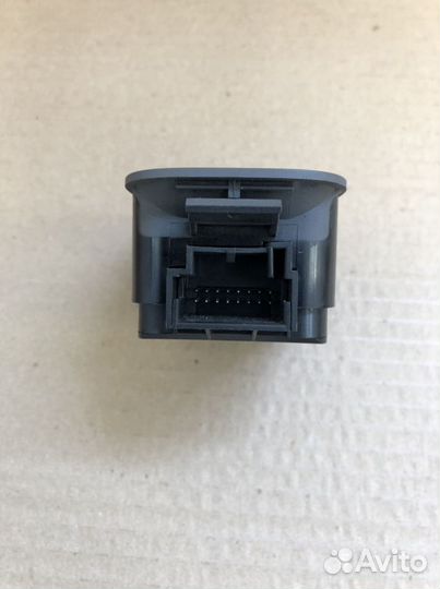 Кнопка стояночного тормоза VW Tiguan / Passat B6