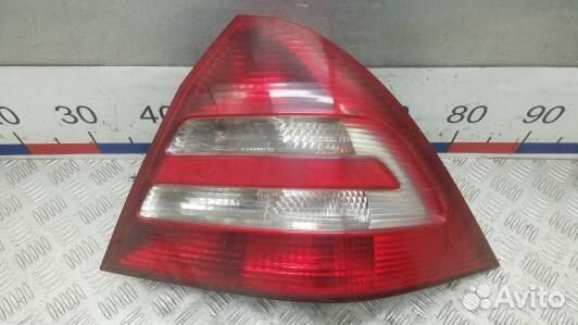 Фонарь задний правый mercedes benz C-class W203 (Y