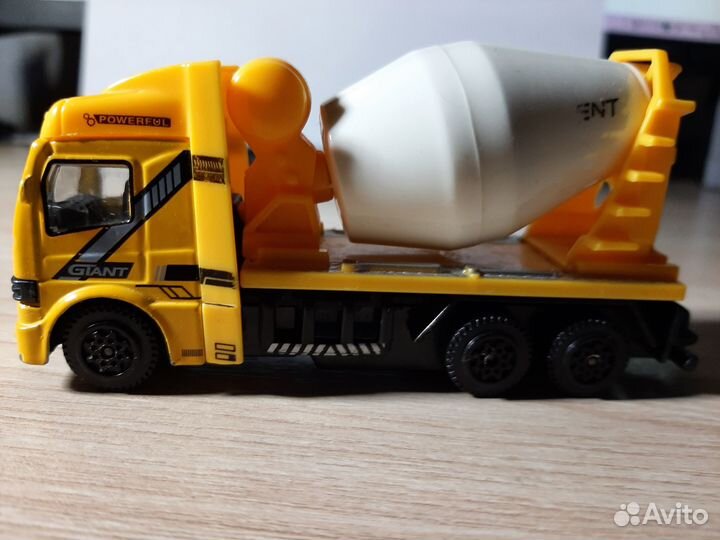 Машинка цементовоз