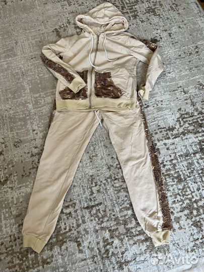 Спортивный костюм женский