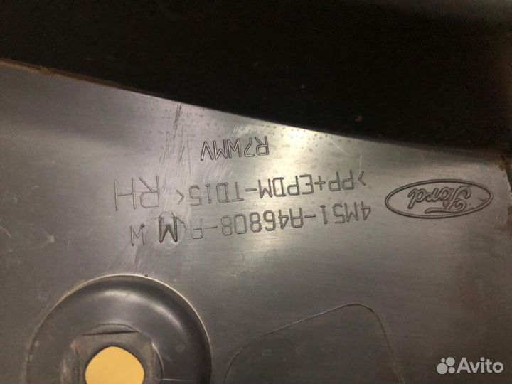 Обшивка багажника задняя правая Ford Focus 2