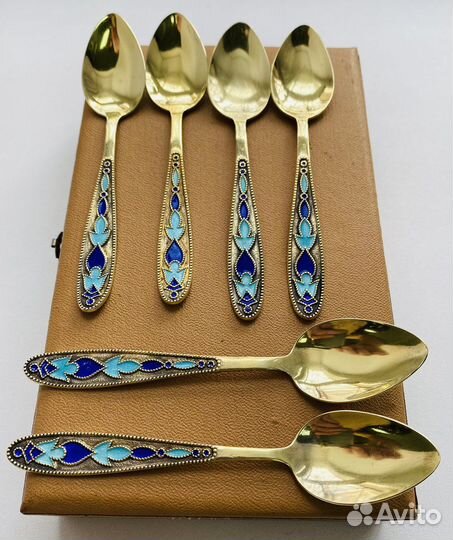 Серебряные ложки с эмалью и золочением в футляре