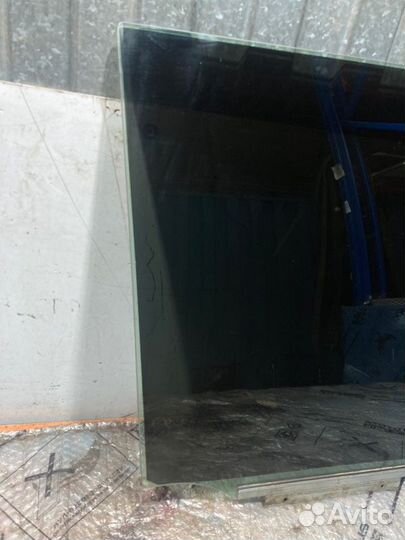 Стекло двери заднее правое Toyota Land Cruiser 200