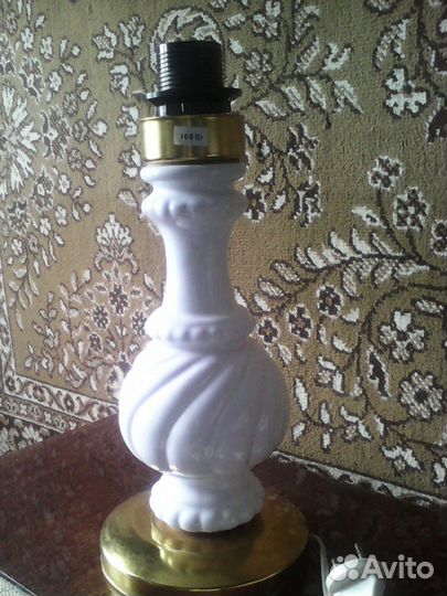 Настольная лампа