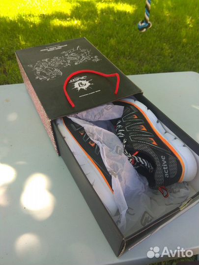 Детские кроссовки