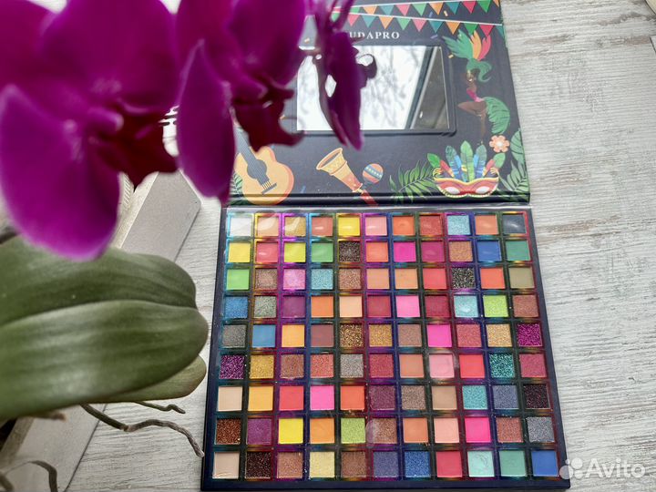 Палитра теней для век яркая большая