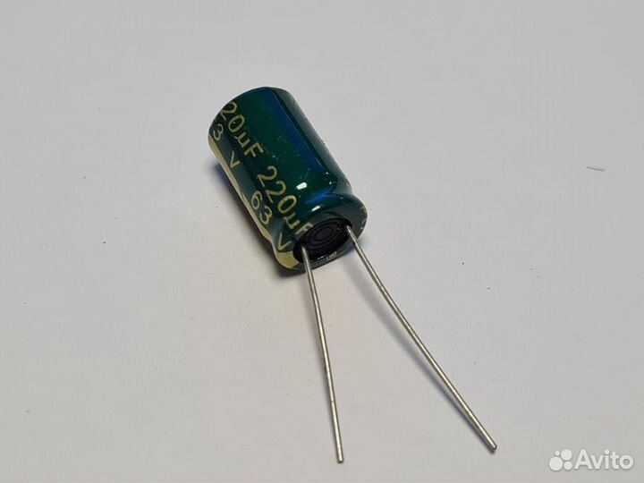 Конденсатор 220uF 63V