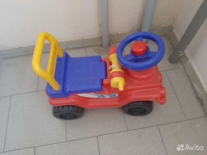 Детская машинка каталка с ручкой
