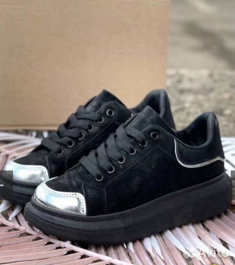 Кроссовки женские новые