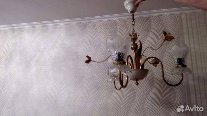 Продам люстру