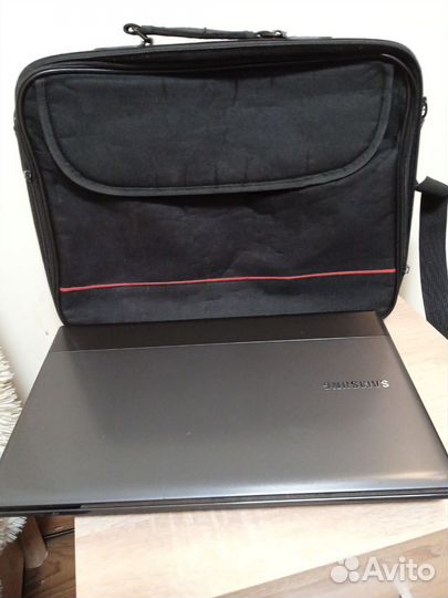 Ноутбук samsung NP300E5Z